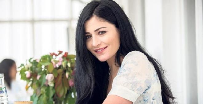 DENZ AKIR KMDR?    Deniz akr, 31 Aralk 1982 tarihinde Ankara&#8216;da dodu. Aslen Trabzonlu olan gzel oyuncu, liseyi Ankara&#8217;da Ayranc Sper Lisesi&#8217;nde okudu. &#8226; Deniz akr, 31 Aralk 1982 tarihinde Ankara&#8216;da dodu.