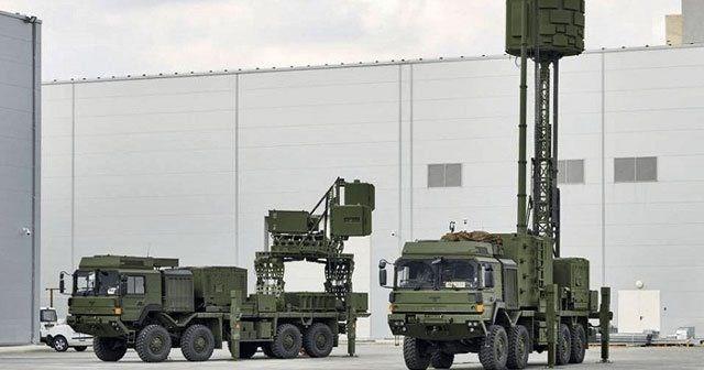 KORAL      KORAL Mobil Elektronik Harp Sistemi, askeri taktik aralara entegre edilen ve geni bir frekans bandnda alan Elektronik Destek Sistemi (KORAL ED) ile Elektronik Taarruz Sistemi'nden (KORAL ET) oluuyor.