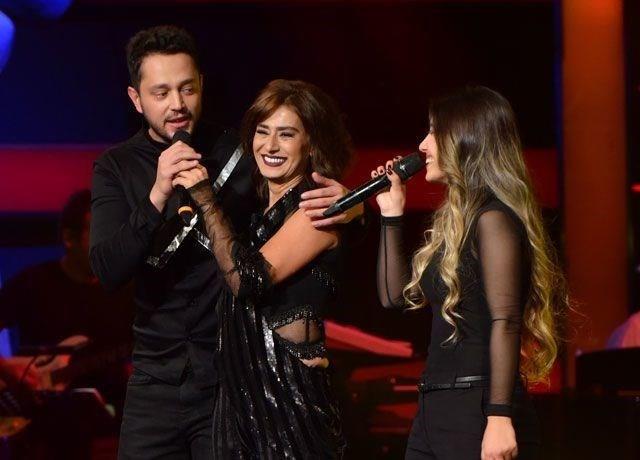 te yandan Athena grubunun solisti Gkhan zouz, 5 yldr yer ald O Ses Trkiye jrisinden ayrldn aklam, yarmadan ayrlaca iddia edilen Yldz Tilbe ise bunun bir dedikodu olduunu belirtmiti.