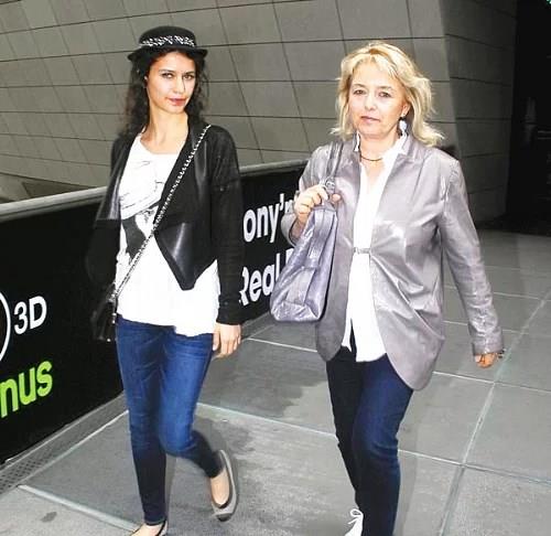 Beren Saat-Ayla Saat