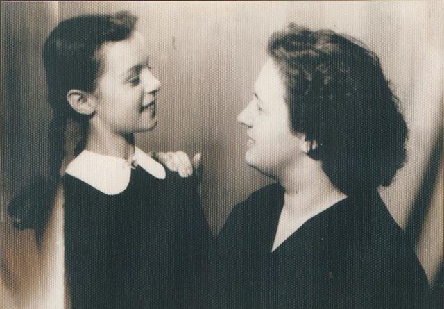 H�lya Ko�yi�it'in k���kl��� ve annesi Melek Ko�yi�it