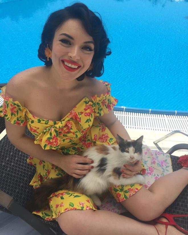 "nsanlara bu konuda vermek istediin bir mesaj var m?" sorusuna ise 35 yandaki Mola, "Var ya... Biraz daha merhametli ve vicdanl ocuklar yetitirsek... Hani diyoruz ya, &#8220;Herkes kapsnn nn temizlese, dnya tertemiz olur&#8221; diye. Bu pislii yapan da biziz, dengeyi bozan biziz ama tekrar temizleyecek olan da biziz. lr myz biraz daha merhametli olsak?" diyerek yant verdi