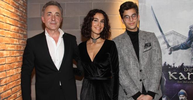 Oyuncu Mehmet Aslantu 3 yllk arann ardndan yeni bir diziyle ekranlara dnyor. Son olarak Direni Karatay filminde rol alan ve  yldr ekranlardan uzak olan Mehmet Aslantu, yeni sezonda ekranlarda olacak. 2015'te Krdm dizisinde rol alan Mehmet Aslantu, Gold Film'le anlat.