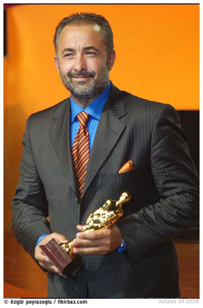 Mehmet Aslantu dizi ve filmlerde oyuncu olarak yer almasnn yannda birka projede de ynetmen koltuuna oturmutur.