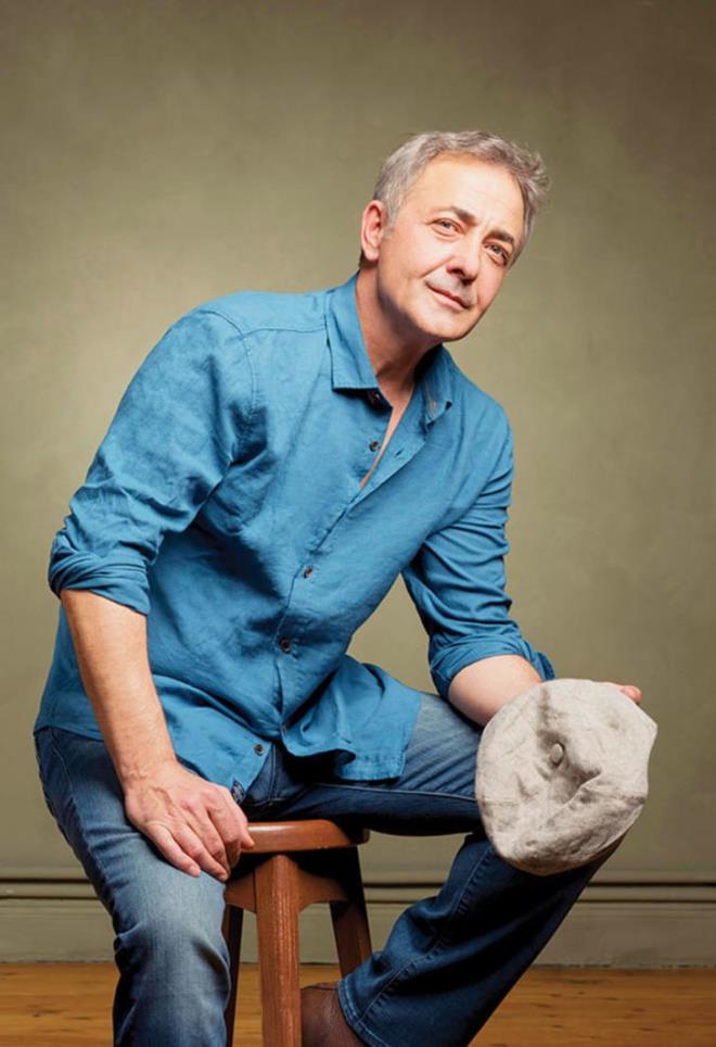 stanbul'da ekilecek Karde ocuklar isimli dizide barol oynayaca bildirildi. ekimlerine ekim ay gibi balanmas planlanan Karde ocuklar'nda gemite iki kz kardein arasnda kalan bir adamn etkileyici hikayesi ekrana tanacak.