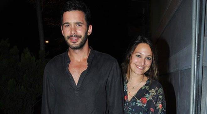 "Ve Mart ayndan beri tedavi oluyorum. Suluyum; bunu hak ettim. imdi 17 kilo verdim. 5 kilo daha vericem ve bir daha asla ksa srede kilo alp vermeyecem. nk gerizekallk bu. :) zet; aman diyim doktor kontrol olmadan asla kilo alp verme olayn abartmayn. Dengeli olmak nemli. Bide ekeri ekmei falan net kesin. Yemeyin valla... perim sizi ok." mesajn paylat.