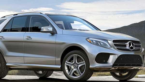 AMERKA'DAN THAL EDLEN MERCEDES MODELLER : Mercedes-Benz&#8217;in orta ve st snfa ait olan GLE ve GLS SUV modelleri Amerika'dan retiliyor ve buradan lkemize ithal ediliyor. Haliyle bu modeller de yzde 120 zamma tabi.. Mercedes&#8217;in orta lekli SUV modeli olan GLE&#8217; 1.391.100 TL. Yeni vergiyle birlikte bu fiyat rahatlkla 2 milyon TL&#8217;nin zerine km olacak!