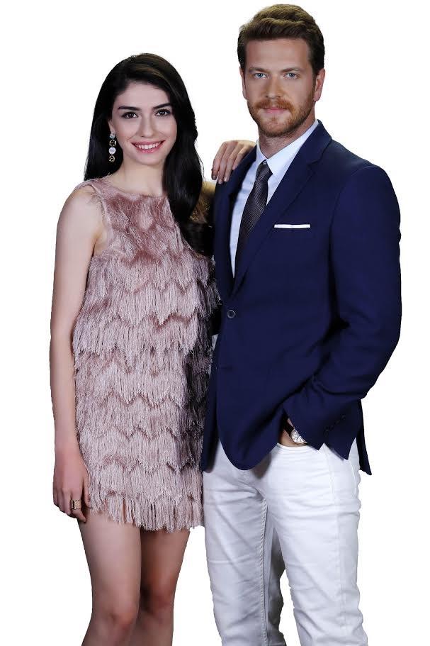 ENGN ZTRK-HAZAR ERGL    "Yksek Sosyete"nin Cansu ve Kerem'i birbirlerinden gerekleri saklayan, syledikleri yalanlardan kurtulmaya alan iki a canlandryorlar. Engin ztrk, dil Frat ile olan 1.5 yllk ilikisini noktalarken, Hazar Ergl'nn devam eden bir ilikisi bulunmuyor.