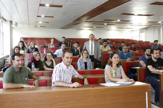 Aratrmada farkl niversite/blm mezunlarnn ne kadar zamanda, ne kadar cretle, hangi departmanlar ve sektrlerde ie baladklar, memnuniyet ve tavsiyeleri analiz edildi.