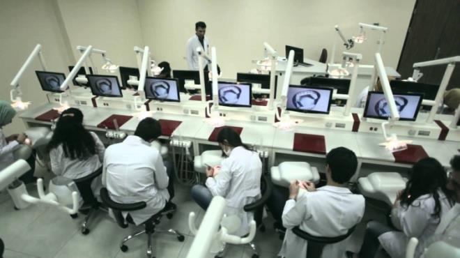 kinci srada di hekimlii<br>    Aratrmann blm bazl sonularna gre mezunlar en hzl i bulan blm tp. Tp fakltesini, di hekimlii, fizyoterapi ve rehabilitasyon takip ediyor.