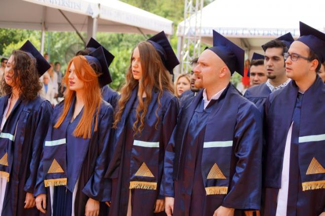 Devlet ve vakf niversitelerinin destekleriyle 2 yldr mezun deneyimlerine dayal &#8216;Yksekretim stihdam Endeksi&#8217; almas yaymlayan Kariyer ve Yetenek Ynetimi Dernei&#8217;nin &#8220;CALIBRE 2018&#8221; sonular kamuoyu ile paylald.