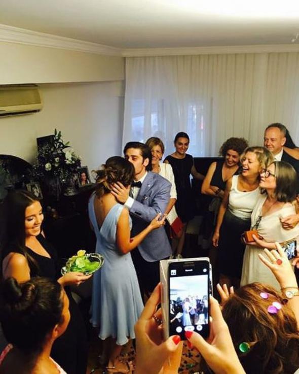 Bora Akka, Trkmen'in aksine eini takip etmeye devam ediyor.