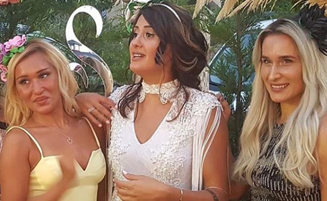 Survivor'da hrsl kimliiyle ve tartmalar n plana kan Sahra Ik, imdiler sosyal medya paylamlaryla dikkat ekiyor.