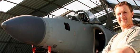 Motorunun olmay ve uu sistemi ekipmanlarnn alamayacak duruma gelmesiyle artk i gremez hale gelen 27 yllk emektar jetin yeni sahibi Neil Banwell, bu tr uaklara byk ilgi duyduunu belirterek, eBay'deki ilan grnce dayanamayarak teklif verdiini ve kazannca ok mutlu olduunu syledi.