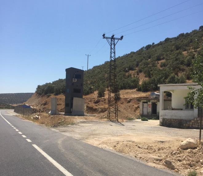 erisinde klima, havalandrma fan, yangn tp ve alarm butonu olan seyyar gvenlik kulelerinin her trl patlayc ve uzun menzilli silahlara kar etkili ve kurun geirmez olduu ifade edildi.