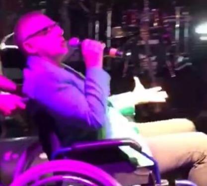 Seyirciden byk destek alan Mehmet Ali Erbil, 'hep byle kalacak deilim bu zor gnler de geecek' aklamasn yapt.