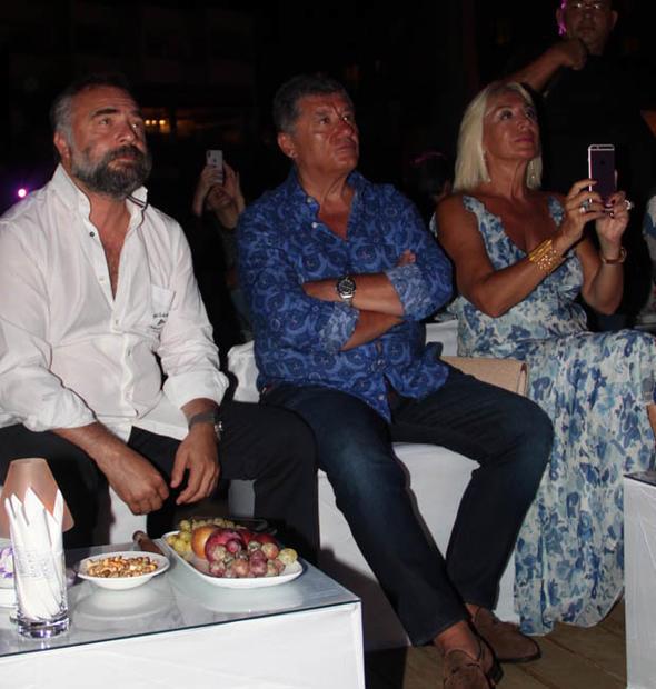 Aralarnda Oktay Kaynarca, Tark-Glenay nlolu ve Cihan nal&#8217;n da bulunduu nl isimler de Mehmet Ali Erbil'e destek verdi.