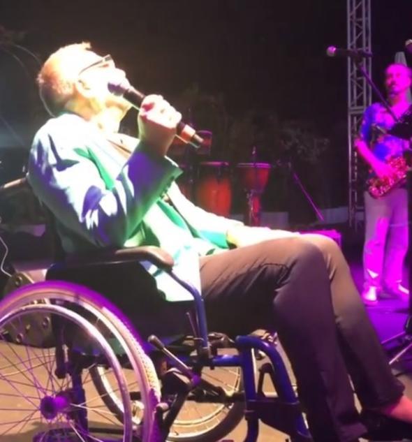 VERTGO HASTALII NEDR?     Vertigo etrafnzdaki cisimlerin hareket ettii ve dnyann dnd hissi yaratan bir hastalktr. Vertigo ba dnmesinden farkldr ve daha byk bir rahatszlk hissi uyandrr. Denge kayb, mide bulants ve kusma da vertigo ile birlikte grlebilir.