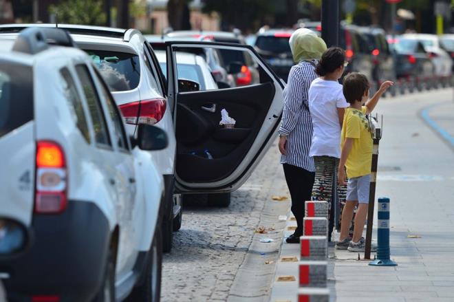 Kurban Bayram tatilini erken tamamlayan ok sayda kii dn yolculuuna balad.