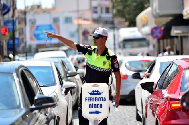 anakkale Boaz ile adalar hattndaki deniz ulamn salayan GESTA A yetkilileri, vatandalarn bu srete madur olmamalar iin gemilerin saatsiz doldur-boalt sistemiyle sefer yaptn ifade etti.