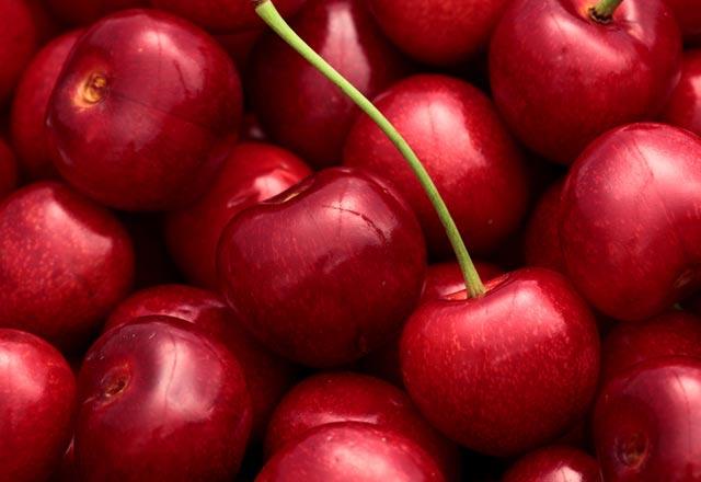 Pek ok meyvenin ekirdeinde bulunan ve son derece zehirli bir madde olan &#8220;amigdalin&#8221;, barsaklarda znerek bir siyanr bileii olan &#8220;siyanid&#8221;in ortaya kmasna yol ayor. ok abuk toksik etki gsteren bu madde, ani ocuk lmlerine bile yol aabiliyor.