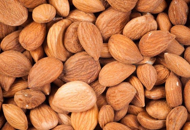 Zehirlenmenin ortaya kmasyla birlikte; hzl bir ekilde gelien solunum dzensizlii, tansiyon dmesi, baygnlk, ate, havale, fel, morarma ve sonu olarak solunum durmas kanlmaz hale gelir. Solunum duruncaya kadar cildin rengi krmzya dnr, gz bebeklerinde genileme ve k tepkisinde kaybolma gzlenir.