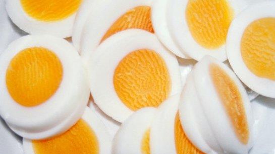 <p><b>Pimi yumurta ne kadar saklanabilir?</b></p><p>Kabuun krlmasndan sonra 7-9 gn buzdolabnda saklanabilir.</p>