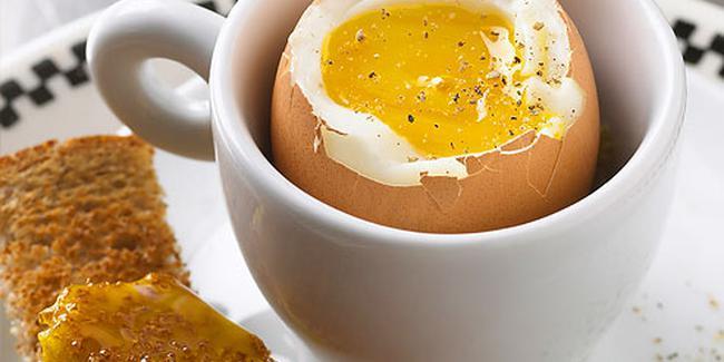 Yumurtann tazeliini merak ediyorsanz suya koyun, taze ise suda batacak, bayat ise yzecektir.