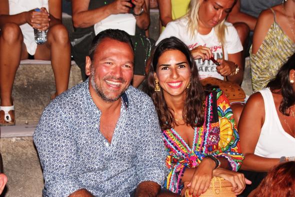 Ayn konsere gelen Ali Sunal&#8217;n hibir hayrann krmayarak fotoraf ektirmesi ise dikkatlerden kamad.