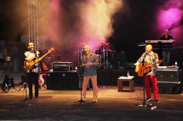 Trk pop ve rock mziinin efsane grubu MF, bayramn 4&#8217;nci gn Bodrum Antik Tiyatro&#8217;da sahne ald. Efsane grup MF tatilcilere unutulmaz anlar yaatt.