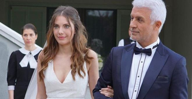 Yasak Elma dizisinin oyuncular, dizi ekibinden bir alana tacizde bulunduu iddiasyla gndeme gelen ve hakknda dava alan barol oyuncusu Talat Bulut hakknda takipsizlik karar kmasna ramen, ekimlerin bir trl balamamasndan ikayeti.