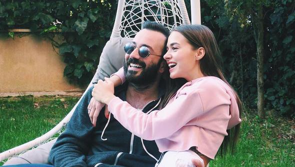 Gzel oyuncu, bu zel gecede iki farkl gelinlik giyecek. Soral'n gelinliklerinin fiyat 100 bin lira deerinde olduu iddia edildi.