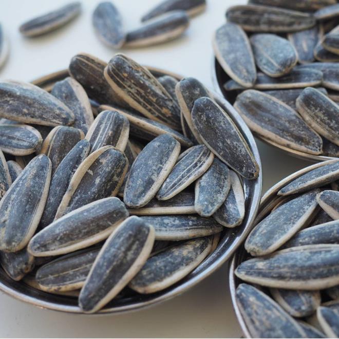 nsanlarn eline alnca bitirmeden brakmad ekirdein salk asndan saysz faydas olduu biliniyor. Herkes tarafndan sevilerek tketilen ve halk arasnda bamllk yapmasyla bilinen ekirdek, ok sayda mineral ve vitamin ieriinin yan sra Kamal'ya gre insanlardaki sevgi ihtiyacn karlayp depresyona iyi geliyor.