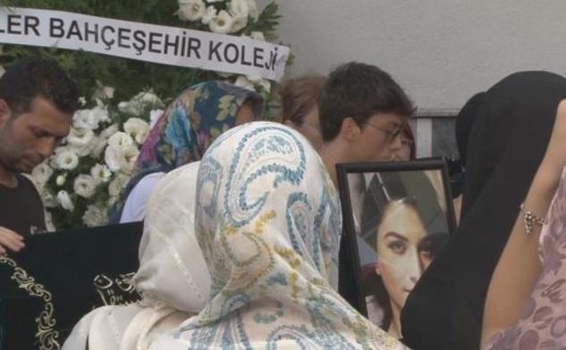 Nilgn Aksu&#8217;nun cenazesi klnan namazn ardndan Yeniz Ayazaa&#8217;da bulunan aile mezarlna defnedildi.