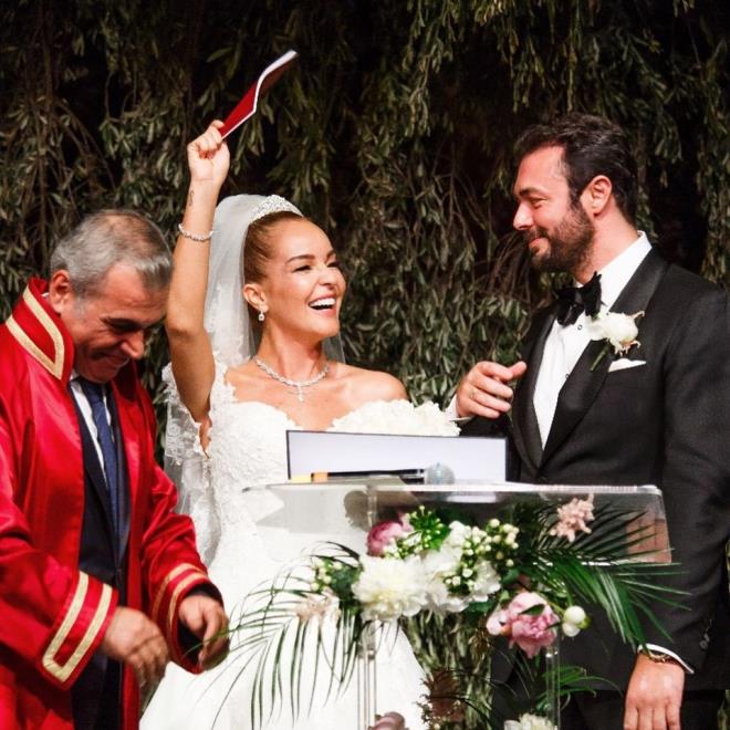 nl iftin nikah ahitliini Revna Demirren, Kenan Doulu, Tahir Kran, Eda Gzelcik ve Beliz en stlendi.