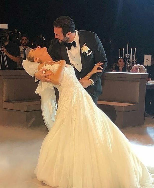 nl ifti dnnde Revna Demirren ve kz Yelda Demirren, Serdar Orta - Chloe Loughnan, Ziynet Sali, ala kel, Murat Yldrm - mane Elbani, Kenan Doulu - Beren Saat, Esra Erol - Ali zbir gibi dostlar yalnz brakmad.