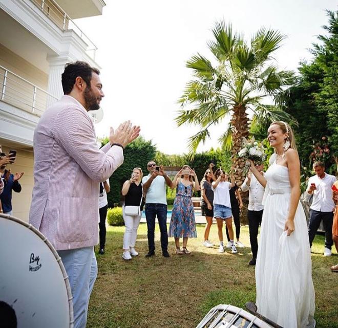 Selimolu, le saatlerinde Beng'y davul ve zurnayla Acarkent'teki evinden almaya gitti.