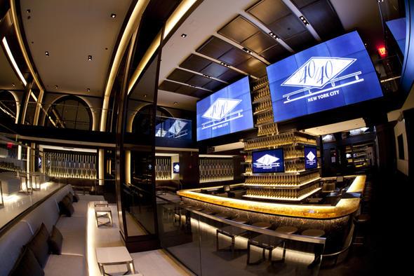 Beyonce'nin ei Amerikal hip hop mzisyeni Jay Z'nin 40/40 Club'ta ortakl bulunuyor. New York'ta yer alan bar 2003 ylnda ald, son yllarda ise 10 milyon dolarlk tadilattan geti.