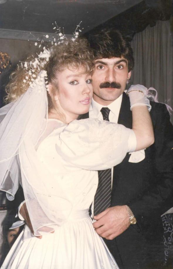 Seda Sayan alt kez nikah masasna oturdu. 1987&#8217;de Saryerli futbolcu Rdvan Kl&#8217;la gizli bir evlilik yapt. Alt yl sren beraberlik sonunda gelen bu evlilik, yine gizli bir ekilde ve alt ayda bitti.