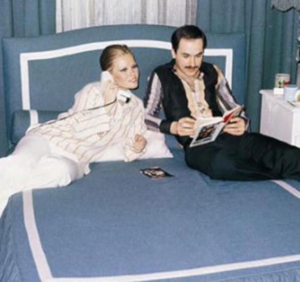 Yazar, 1972 ylnda Ercan Akn&#8217;la gizlice evlendi. Daha sonra 1979&#8217;da Sinan Birsel&#8217;le bir evlilik yapt. Bu arada Erol Simavi ile yaad birliktelikten kz Yasemin dnyaya geldi.