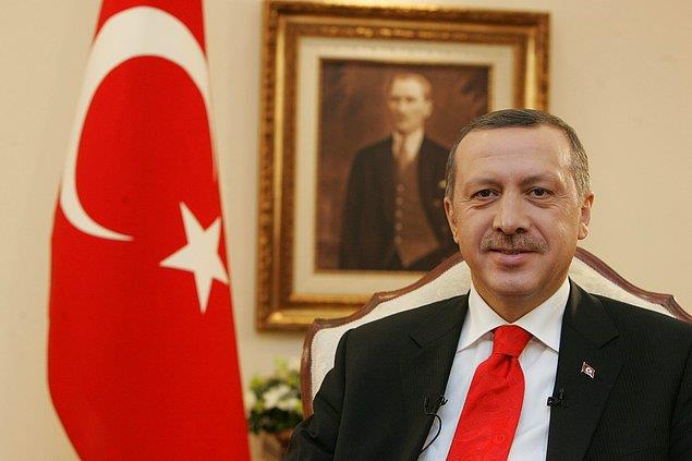 <P><B>Recep Tayyip Erdoan: </B></P> ''Buras sakatat dkkan deil kardeim!" ( "Mitingde Bbreimi satyorum!'' diye pankart aan adama)