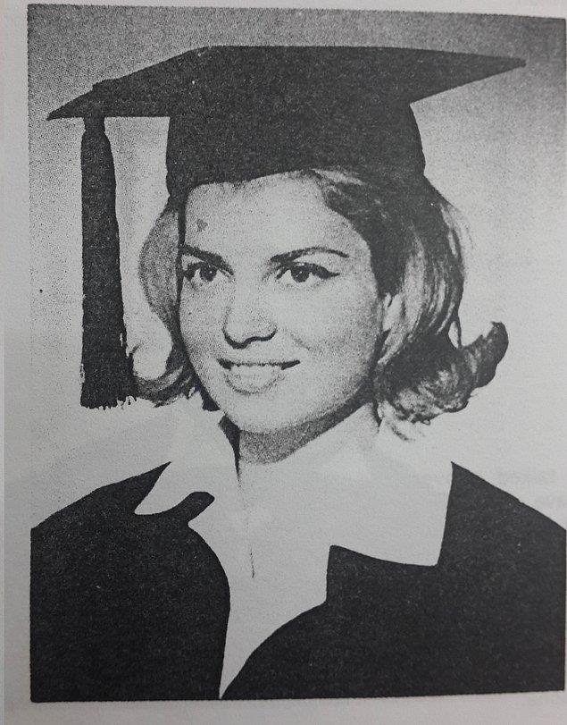 <P><B>Tansu iller </B></P>"Sevgili Samsunlular! Mbarek Ramazan Bayramnz... Mbarek Ramazan Bayramnz olmasa da en az onun kadar mbarek Kurban Bayramnz kutlarm ..." (Bayram kutlamalarnda sray arnca.)