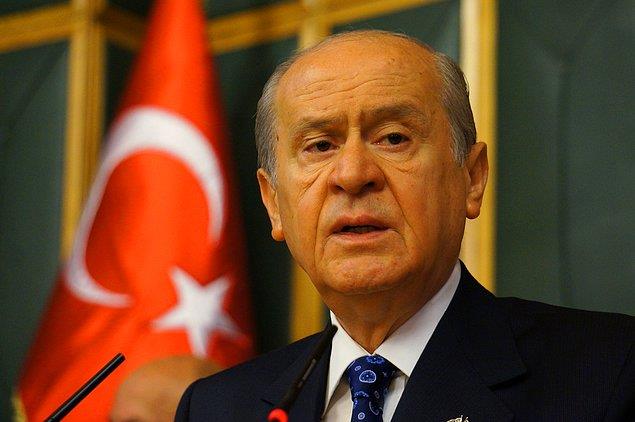 <P><B> Devlet Baheli:</B></P>  '' 2009'un yanndaki 0 sildiniz kald m 9. 2'nin yanndakini de sildiniz kald m 2. Toplayn 11 yapar. 2009'un ierisindeki iki sfr da sildiniz. Ne kald 29. 11'le 29'u toplayn. Krk yapar!'' (MHP'nin krknc yl ile 2009'u badatrmaya alrken.)