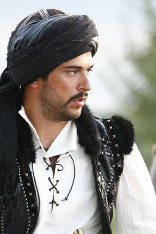 Dizi kostmleri iin de kalabalk bir ekip byk bir titizlikle alyor.