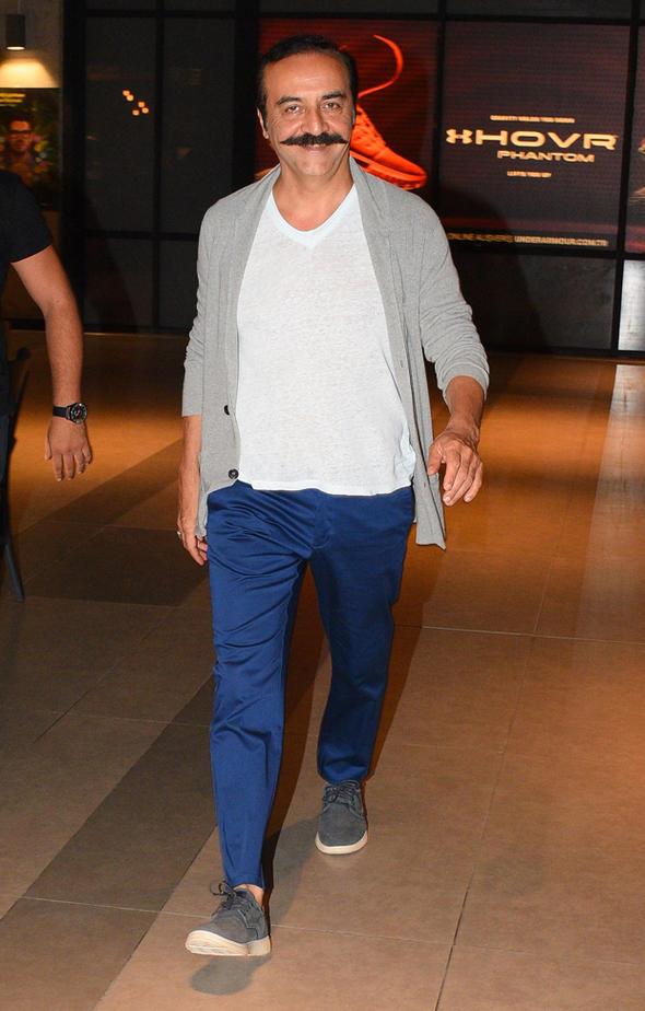 Ylmaz Erdoan, &#8220;ok baarl bir ekim sreci bitti. Biraz yorulduk ama emeimize dedi. Ben oyuncunun performansnn snrn zorlarm ki, iyi bir ey ortaya ksn diye. Nitekim de yle bir film oldu&#8221; dedi.