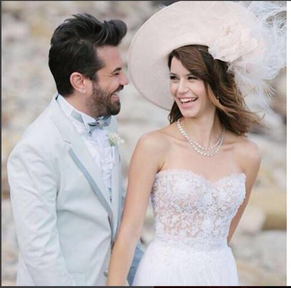 Kenan Doulu da Beren Saat ile evlendii gn ekilen bu pozu paylap gzel yldza ilk gnk gibi ak olduunu yazd.
