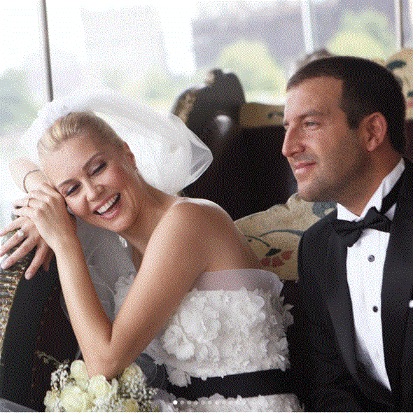 2012 ylnda Selim Sar ile evlenen Didem Uzel Sar, bu fotoraf paylap:Tam 8 senelik beraberlik ve 5 yllk bir evlilik ve Leo Aslan..Daha uzun daha ok kutlamalarmz olsun yol arkadam, srdam, sevgilim, akm.