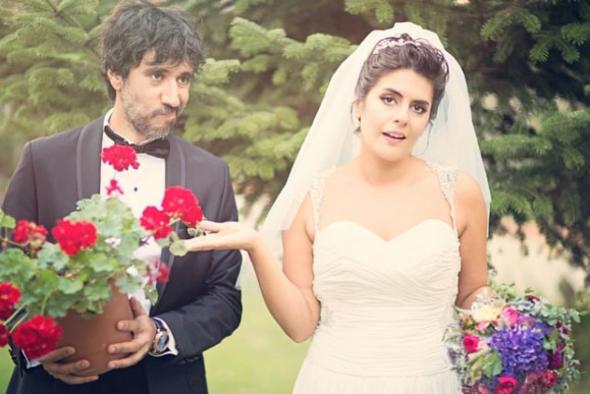 Erturan'n bu paylam takipilerinden ok sayda beeni ald.    Efsane oyuncu Levent Krca ile Oya Baar'n olu olan Oulcan Krca ve Aya Erturan hakknda bir ara ayrlk sylentileri kmt. Ama ift bunlar yalanlamt.