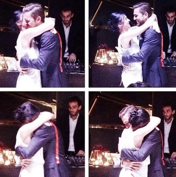 Nesliah Alkolar, Engin Altan Dzyatan ile birinci evlilik yldnmlerini bu poz ve u mesajla kutlamt: "Bir mr boyu birlikte olmak, bir mr boyu aile olmak... Ve bu ailenin kalabalk olmas, iimde senden bir parann nefes almas... Sana sonsuz bir ak beslemek... Evlilikten daha nemli, ok ey var! Ama tabi ki bu bir balang ve bu balang kutlanr... 1. ylmz kutlu olsun" notunu dt.