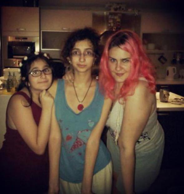 Burin Orhon, 1987 ylnda Eurovision birincisi rlandal arkc Johnny Logan ile nianland ve hamile kald. Dansnn bu ilikiden dnyaya gelen Robin Ceren adnda bir kz daha var.